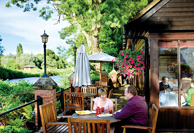 Riverside Bar - Barns Hotel, Bedford Riverside Bar - Barns Hotel, Bedford
