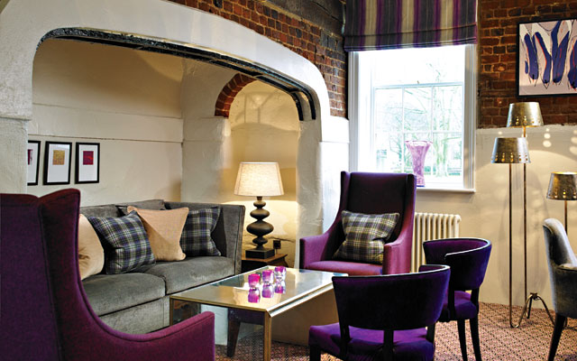The Tavistock Bar - Woburn Hotel, Woburn Village The Tavistock Bar - Woburn Hotel, Woburn Village
