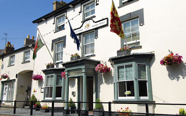 Gwesty'r Emlyn Hotel - West Wales
