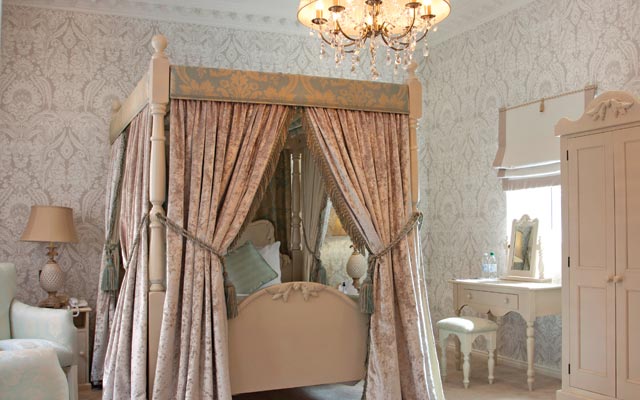 Four Poster Room - St James Hotel, Nottingham (City Centre)