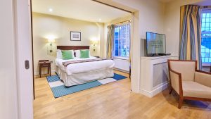 Suite bedroom - County Hotel, Chelmsford