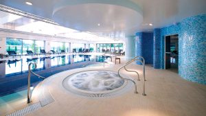 Poolside hot tub, steam room and sun loungers - Donnington Valley Hotel, Golf & Spa, Newbury