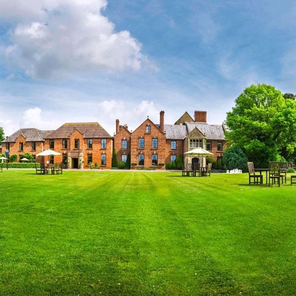 Long sweeping lawns and outdoor seating - Hatherley Manor Hotel & Spa, Cotswolds