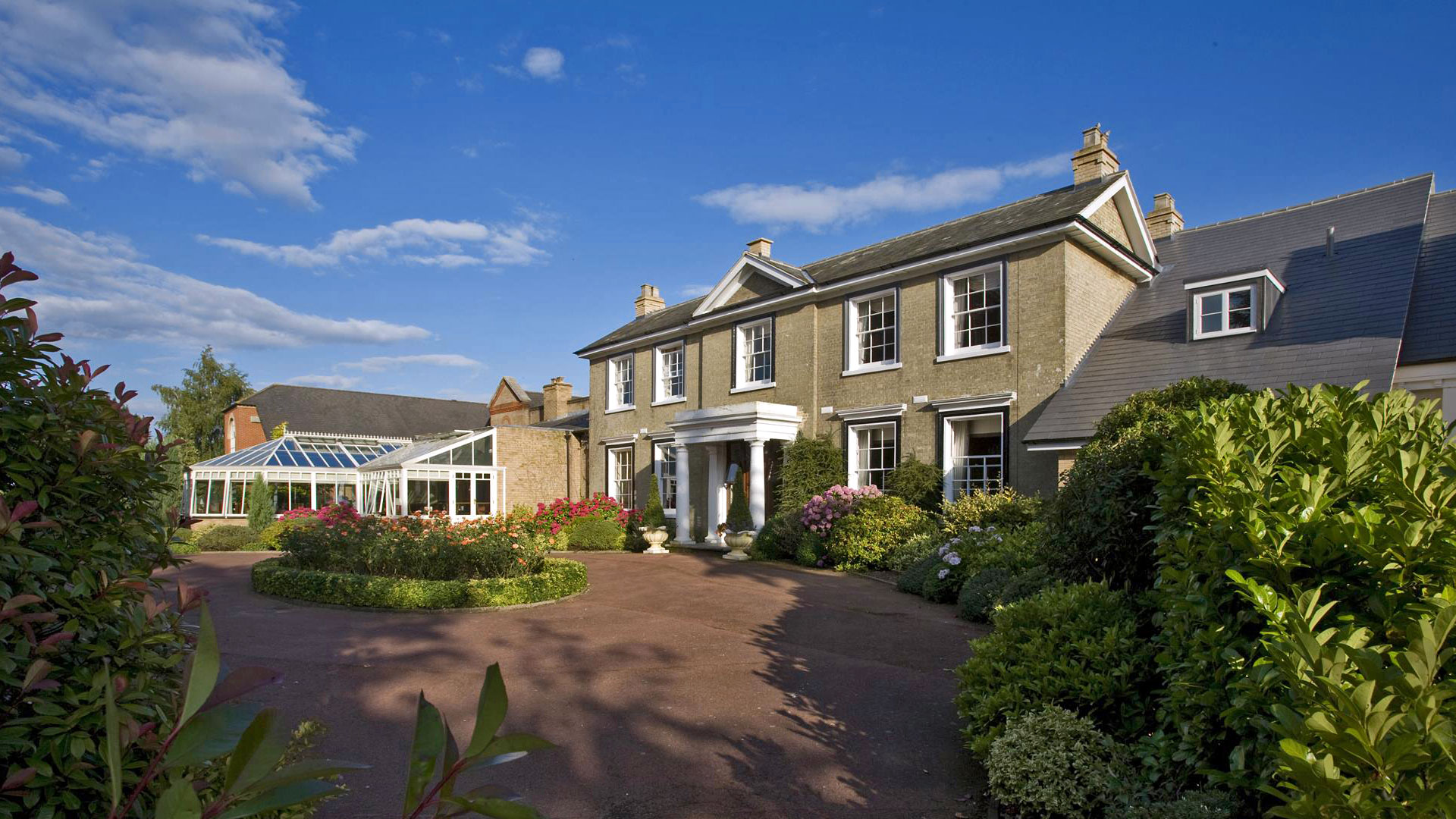 The driveway and entrance of the Hotel - Park Farm Hotel, Norwich