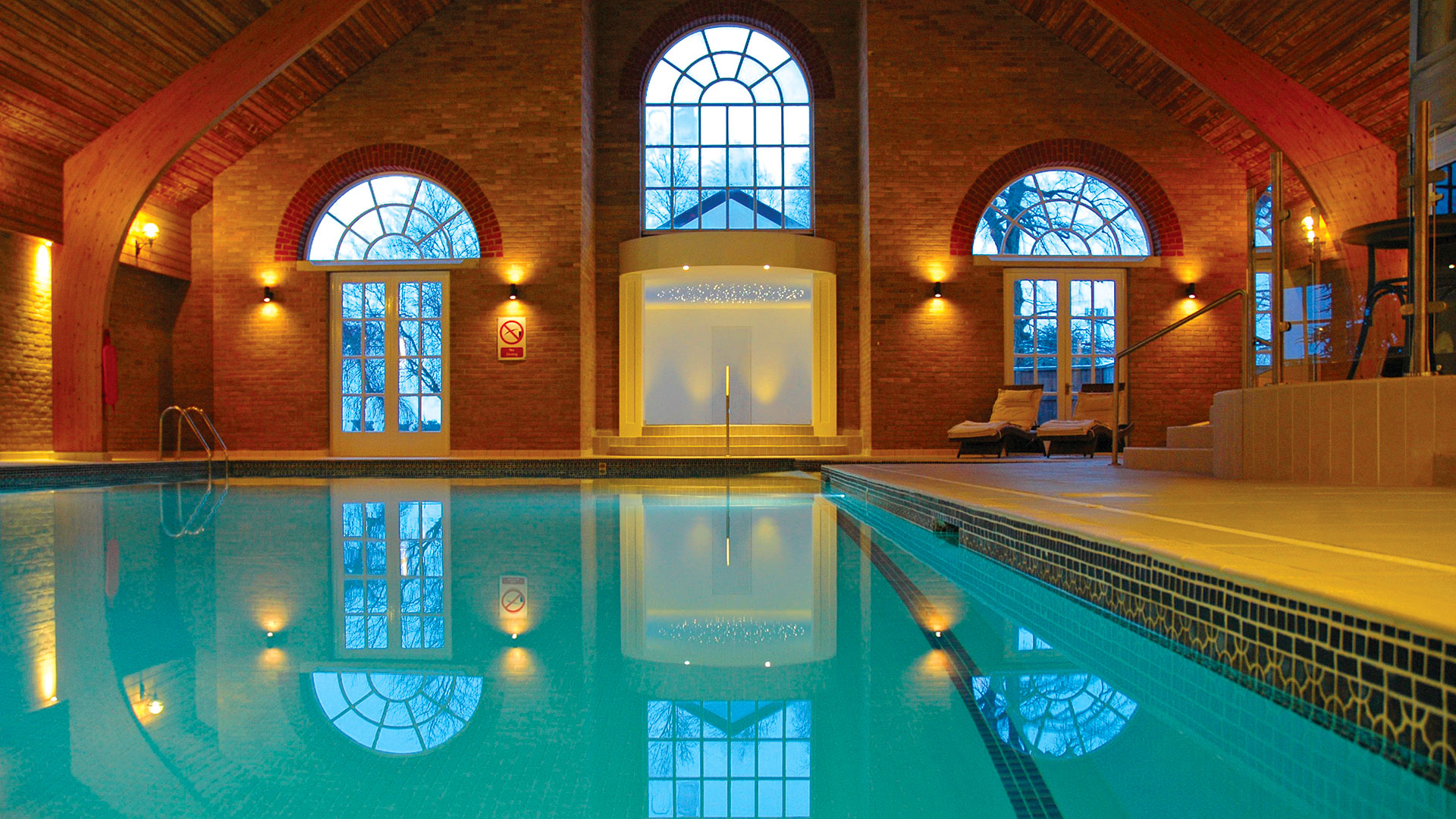 Indoor pool with Hot Tub and loungers - Park Farm Hotel, Norwich