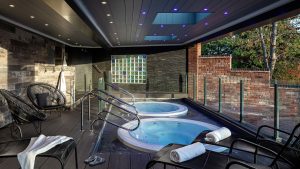 Double outdoor hot tubs and relaxed seating - Fairlawns Hotel & Spa, Walsall