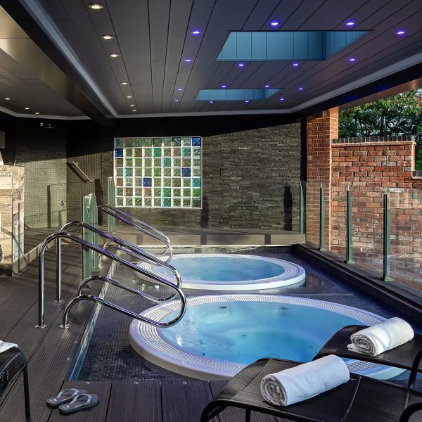 Double outdoor hot tubs and relaxed seating - Fairlawns Hotel & Spa, Walsall