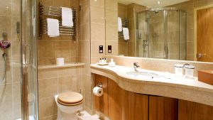 Bathroom in a Classic double room - Donnington Valley Hotel, Golf & Spa, Newbury