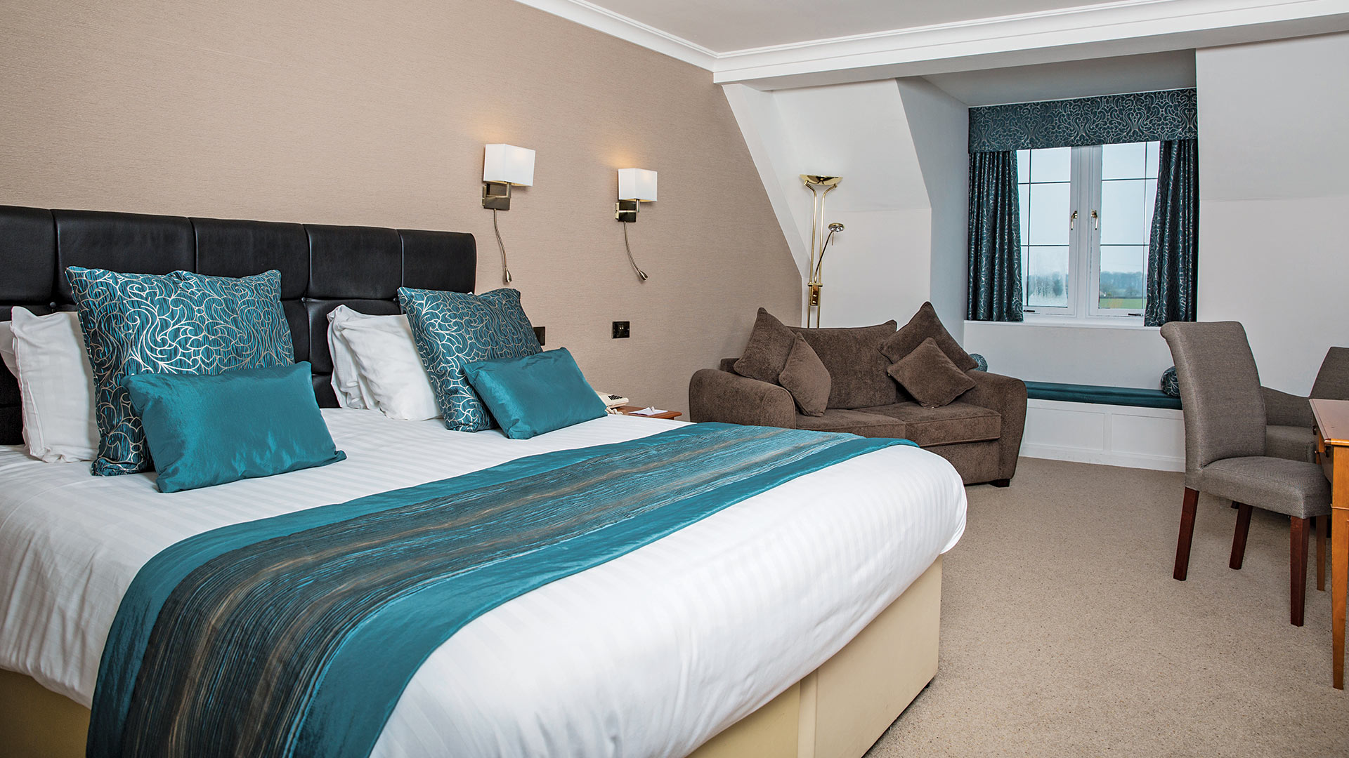 Family room with sofa bed - Lancaster House Hotel, Lancaster