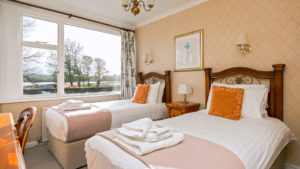 Twin room - Deans Place Hotel, Alfriston
