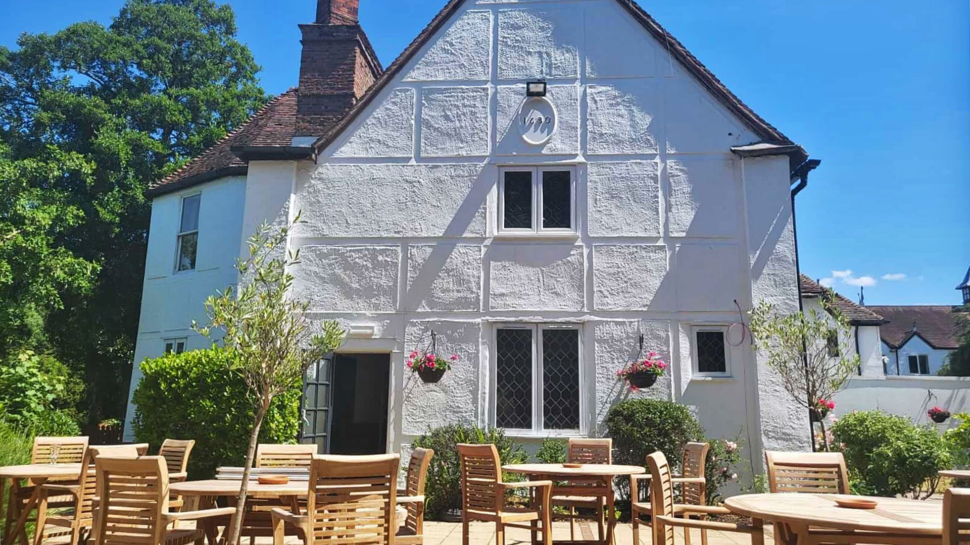 The Kingfisher, Bedford, exterior view - Classic British Hotels