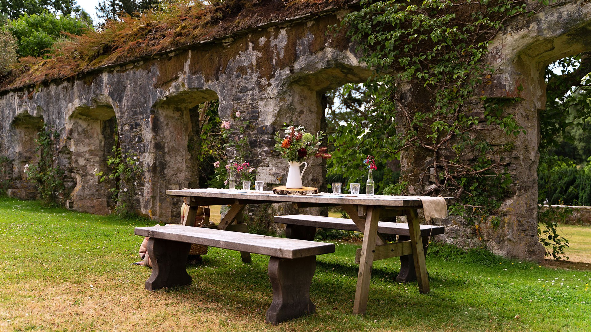 Dartington hall hotel, Totnes, Outdoor rustic boardroom - Classic British Hotels