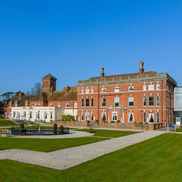 Exterior picture of oakley hall hotel, Basingstoke - Classic British Hotels