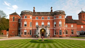 Exterior picture of Oakley hall hotel, Basingstoke - Classic British Hotels