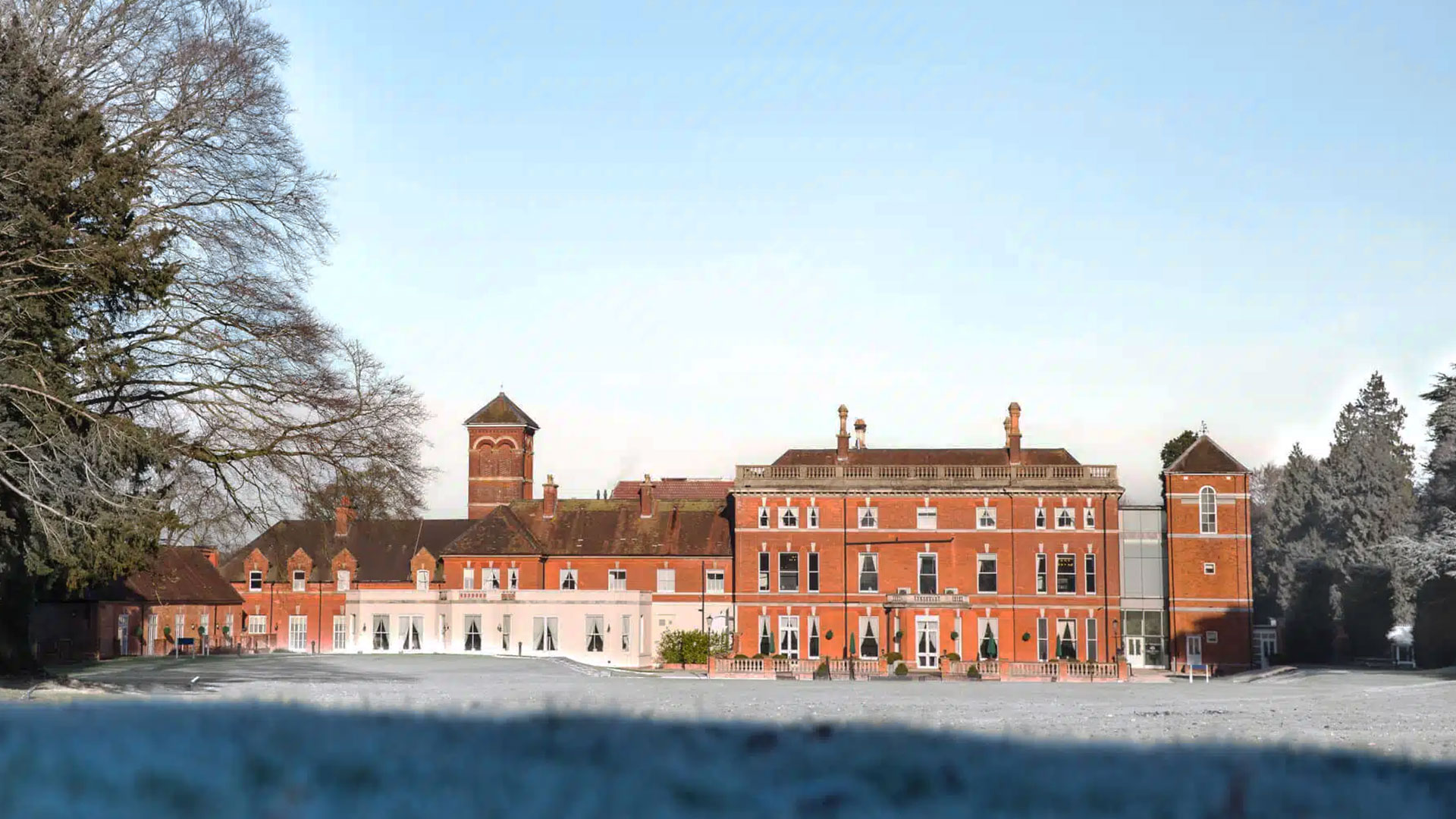 Oakley hall hotel, Basingstoke, exterior view - Classic British Hotels